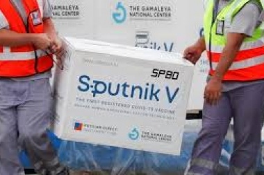 Fuera Bicho: llegaron 500 litros del "jarabe" para producir otras 800 mil dosis de la Sputnik