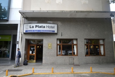 Con $100 mil de Abasa, $80 mil de Edelap y otras facturas de terror, tiró la toalla el tradicional Hotel La Plata