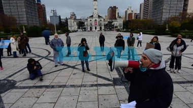 A favor del bicho: la movilización anti cuarentena en La Plata superó las 21 personas y casi llegan a 23