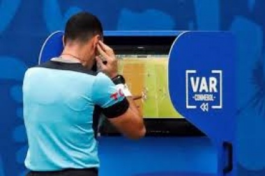 ¿Será el fin de los referís bomberos?: podrían empezar a usar el VAR en cuartos de final de la Copa Argentina