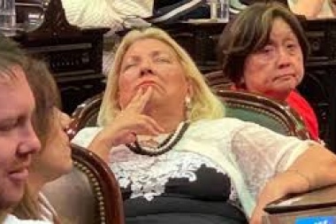 Carrió en su mejor momento: ahora dice que Cristina trabaja para Sputnik