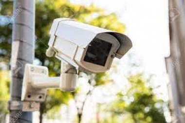 Revisan cámaras de seguridad para dar con el misterioso Paja Brava que ataca en el barrio San Carlos