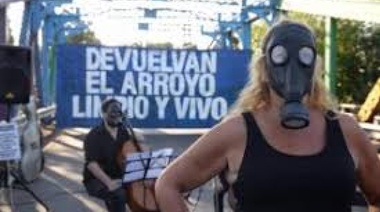 ¿La Defensora Ciudadana perdió el olfato?: entre el country y el frigorífico sigue el desastre ambiental en el Arroyo Rodríguez