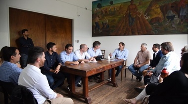 Garro reunió a su gabinete en Los Hornos con las obras en marcha como prioridad