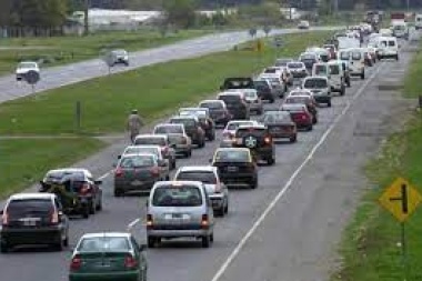 El último que apague la luz: hay 13 kilómetros de cola en la principal ruta a la Costa
