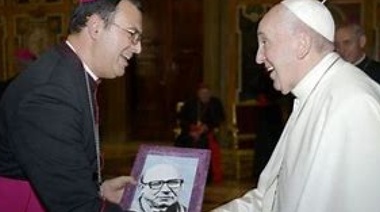 El Papa renunció al Arzobispo platense: ya había sordos ruidos en Plaza Moreno