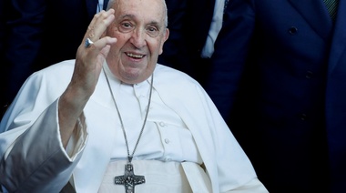 Francisco viejo y peludo nomás: el Papa obtuvo el alta médica y saludó a tutti