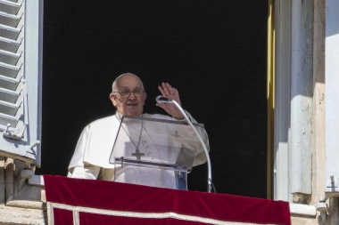 Francisco viejo y peludo nomás: el Papa reapareció en la Plaza y saludó a tutti