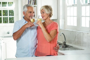 Ojo abuelo con la champagña: la jubilación mínima se le va a $ 12.937,22