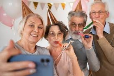 Ojo, abuelos no se vayan a ir de joda: en mayo la jubilación mínima aumentará $ 10 mil