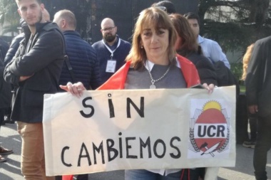 A pesar de los que gritaron MMLPQTP, la UCR decidió quedarse en Cambiemos y quiere sumar a los peronistas del medio