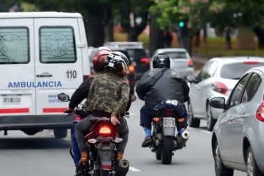"Súbete a mi moto", pero no a cualquier hora: bronca motoquera por la Ley Anti Motochorros