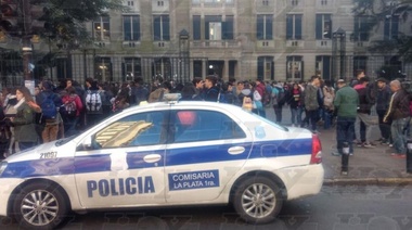 Colegio Nacional: una nena de 15 años se pegó un tiro en plena clase y habría dejado una carta