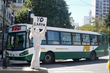 Hizo público su apoyo al intendente: la Estatua peronista dice "ahora te a-Garro"