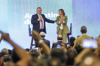 Alberto en La Plata convocó a "los radicales de Alfonsín y pidió boleta completa para Florencia"