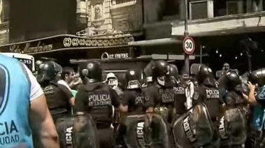 Con el protocolo de Bullrich las calles las corta la policía: brutal represión a una marcha pacífica
