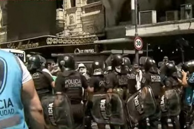 Con el protocolo de Bullrich las calles las corta la policía: brutal represión a una marcha pacífica