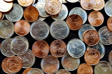 Alcancías reforzadas: se vienen las monedas de 5 y 10 pesos