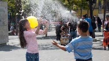 Pomo, bombita, espuma y mascarita: las instituciones barriales podrán organizar su propio carnaval