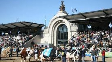No todos somos el campo: la Sociedad Rural le negó un bono de fin de año a los peones rurales