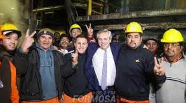 Encuesta: el 70% le tiene fe al acuerdo con el Fondo y mejora la imagen del presidente Beto