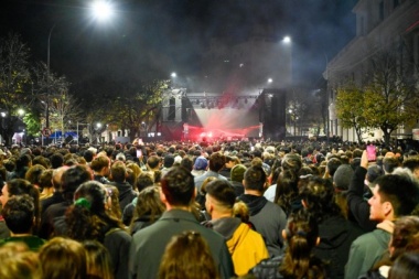 Una mutitudinaria fiesta popular enmarcó la inauguración de la nueva Plaza Rocha de La Plata