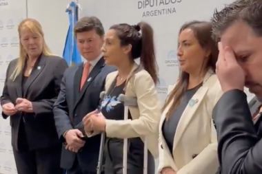 Más arrastrado no se consigue: Tetaz pidió a una diputada peronista que se saque la remera de Malvinas para no "incomodar" a la embajadora pirata