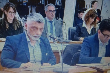 La Verguenza Avanza: un concejal libertario denunció a su compañera de banca por el robo de una cadena de oro