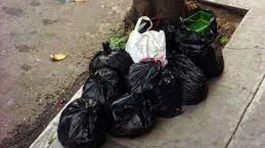 No sea mugriente: habrá multas para los que saquen la basura fuera de horario