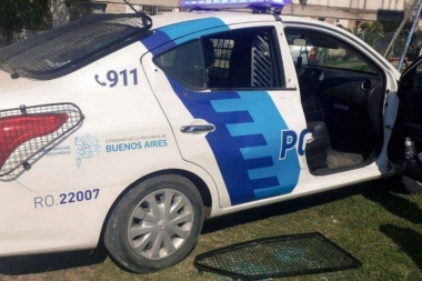 Berazategui West: policías bajaron a un operativo y al volver les habían saqueado el patrullero