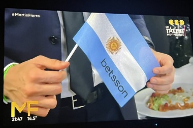 Pobre Martín Fierro: crece el asco contra Aptra por la bandera argentina con sponsor de una casa de apuestas