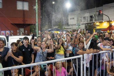 La alegría es ensenadense: brillo, color y fiesta popular en la apertura del Carnaval de la Región