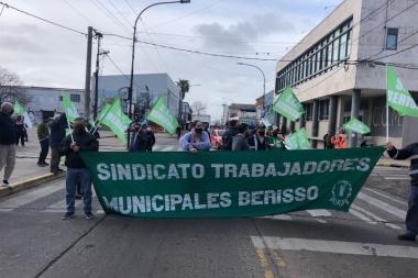 Arde Berisso: a Cagliardi también se le dieron vuelta los trabajadores municipales