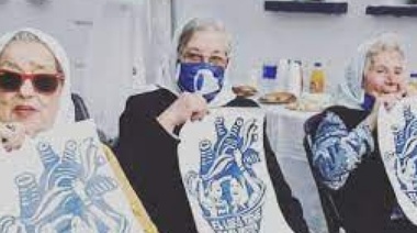 Hebe, socia honoraria en el homenaje de Gimnasia a las Madres de Plaza de Mayo