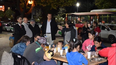 "Son cada vez más": el PJ platense dio comida a personas en situación de calle