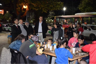 "Son cada vez más": el PJ platense dio comida a personas en situación de calle
