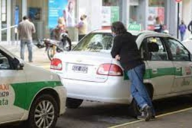 En La Plata, los taxistas piden que el servicio aumente un 20%
