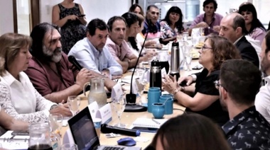 Docentes: aceptaron la oferta de Kicillof y un maestro de grado cobrará $164 mil por jornada simple y $ 328 mil por completa