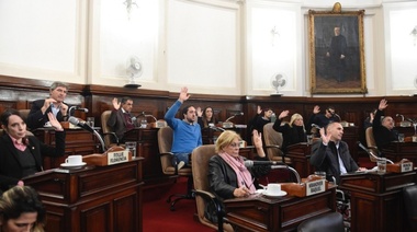 Un informe periodístico revela que en el revoleo de la última sesión del año los concejales se aumentaron 12 lucas el sueldo