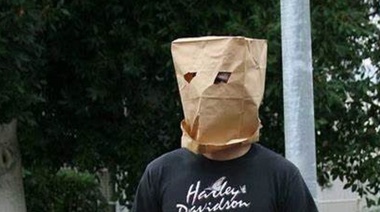 Lejos de la gente: una encuesta revela que a los concejales platenses apenas si los conocen en la casa