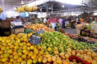 La docena de facturas a $300, kilo de pan a $200 y asado a $850: precios convenientes en el Mercado de La Plata