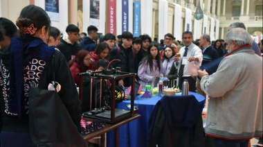 Juegos, postas y actividades prácticas en la Expo UCALP 2025 en el Pasaje Dardo Rocha