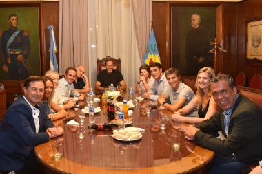 Bullrich vino a La Plata, se reunió con Garro y hubo foto con todos los de su interna