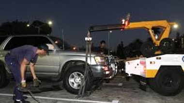 Como había adelantado Diario Full: vuelven las grúas y si te llevan el auto costará $2.500
