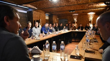 Con todos adentro: Garro instó a la unidad al encabezar un encuentro de Juntos en La Plata