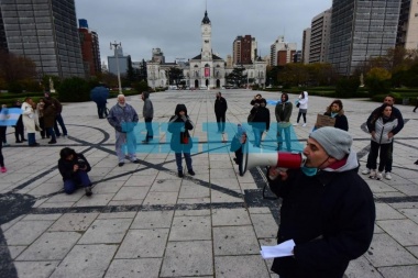 A favor del bicho: la movilización anti cuarentena en La Plata superó las 21 personas y casi llegan a 23