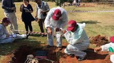 Reactivan la tarea para identificar 600 restos óseos encontrados en fosas comunes en la Provincia