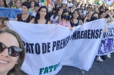 Multitudinaria expresión en La Plata en una jornada de fiesta y reclamos en el Día de la Mujer