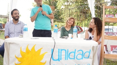 Desde Villa Elisa, Larroque le tiró un centro a Massa y en el plano local dijo que "la Leona es Saintout"
