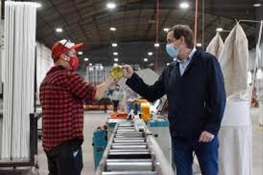 Entregan subsidios a PyMEs por el plan La Plata Re Activa